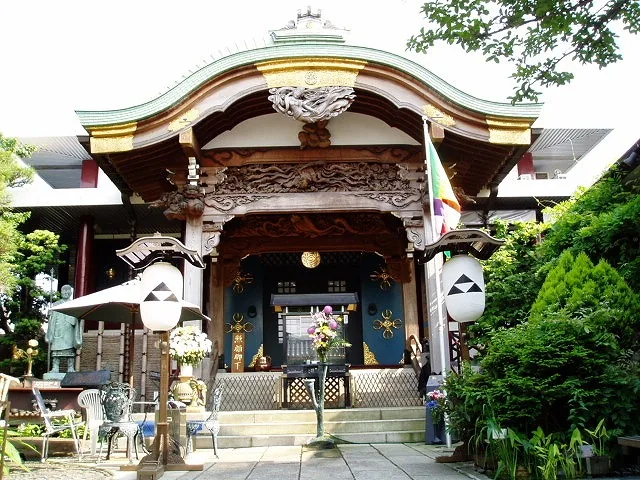 本堂 唐向拝と彫刻群