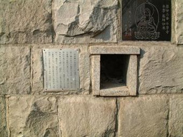 宝善院　石垣の水対策「樋門」